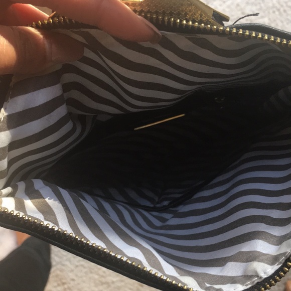 Steve Madden fold over clutch - Picture 5 of 6